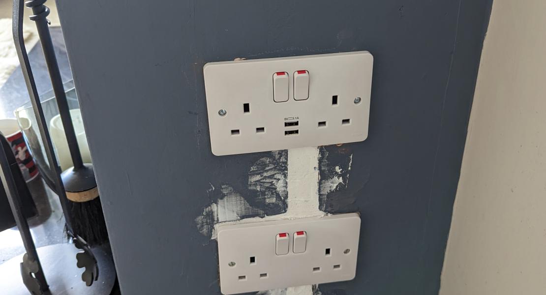 New socket in wall - Hole filled