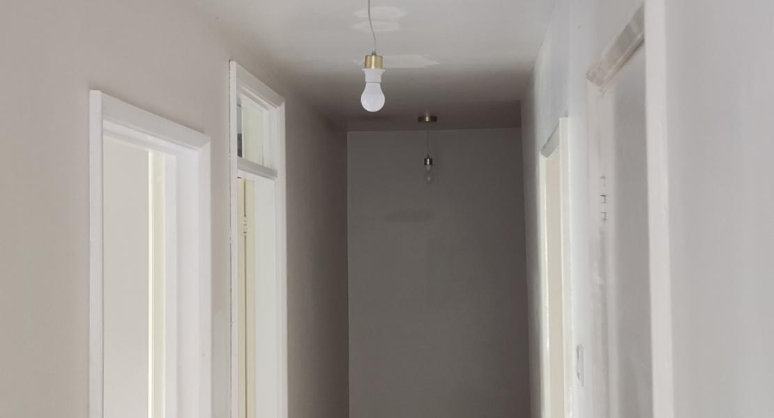 I need electrician for ceiling light replacement 